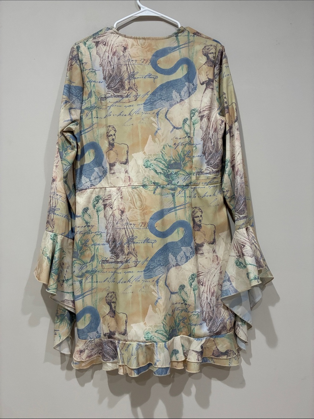 Pretty Little Things NWOT Flowy Ruffled V-Neck Dress Vintage Classic Look - Picture 5 of 8